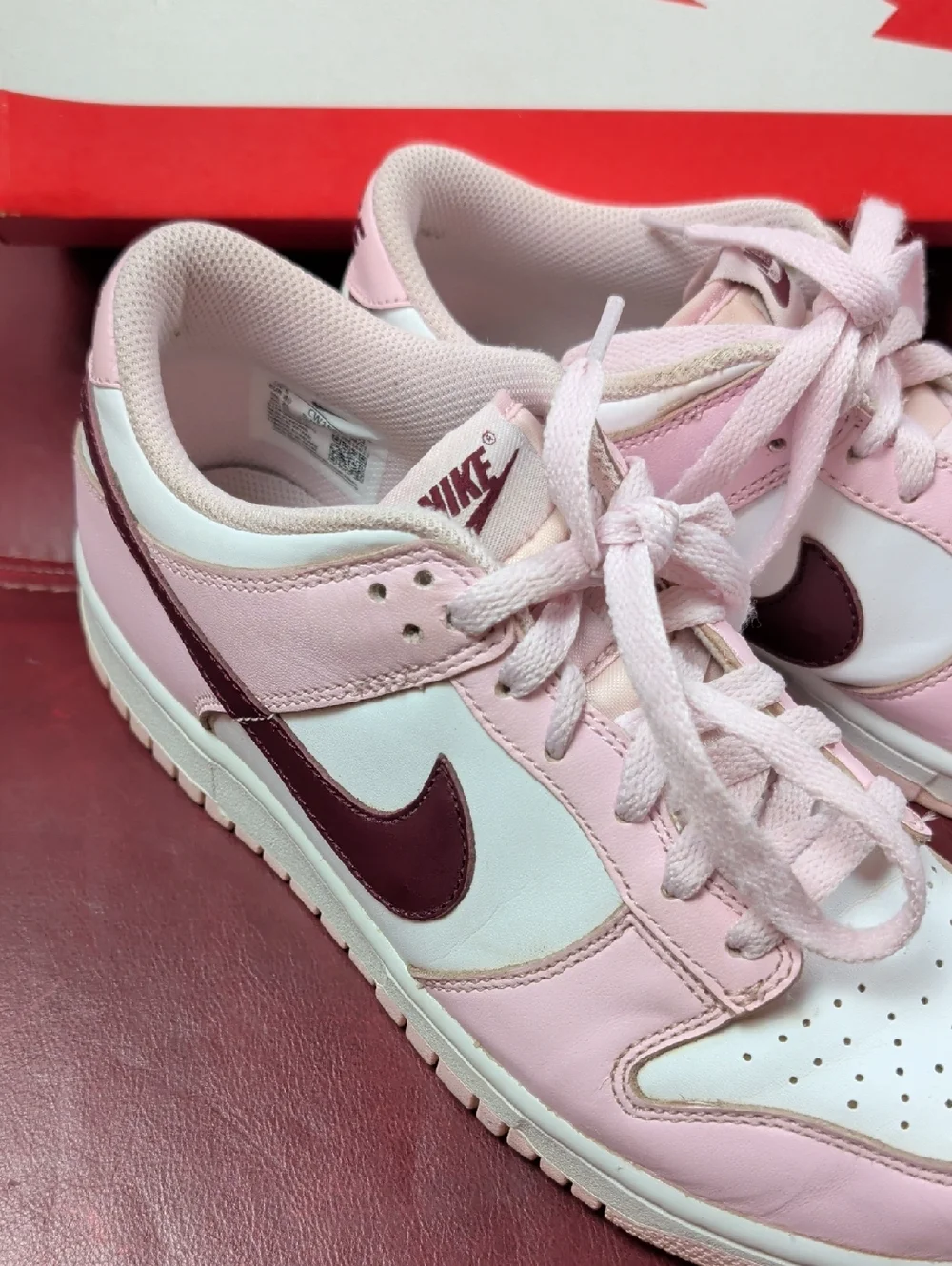 Nike Low Dunk Girl's Size 7 Y With Box